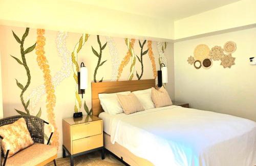 Ala Moana Hotel | Ocean View Room at Ala Moana Hotel- Fees include