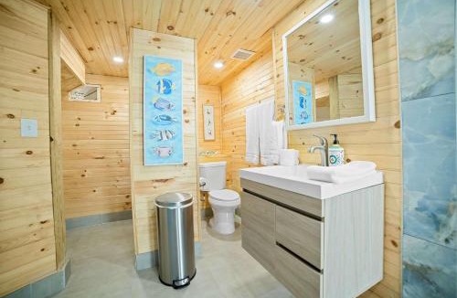 Long Beach Estates Apartment | Ocean View Room at Barnacle Resort