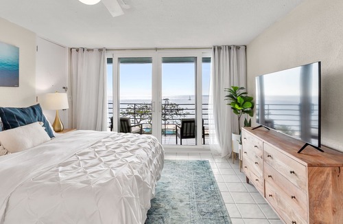Estate Bolongo Condo | Ocean View, Spacious Condo next to Pool