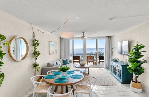 Estate Bolongo Condo | Ocean View, Spacious Condo next to Pool