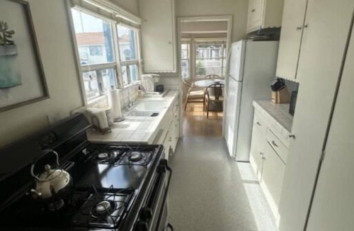 Hermosa Beach Apartment | Ocean View, Steps to the Beach!
