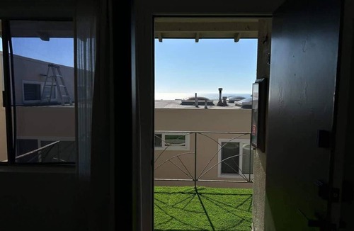 The Strand Apartment | Ocean View Studio Manhattan Beach