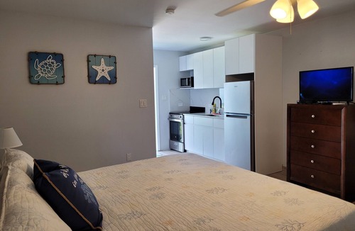 Seven Mile Beach Apartment | Ocean View Studio - #9