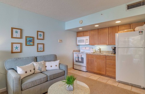 Kahana Condo | Ocean-View Studio at Royal Kahana 405, Lahaina | Peaceful Island Escape