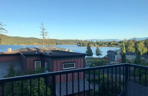 Sooke House | Ocean View Townhome - Sooke Harbour Marina