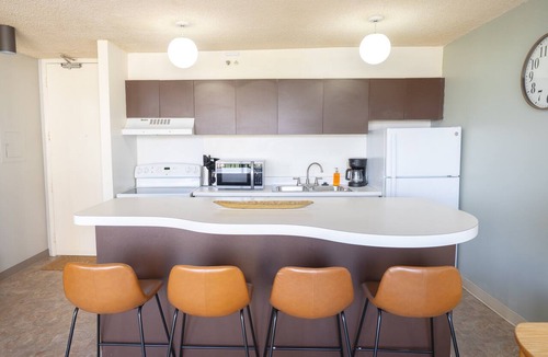 Waikiki Apartment | Ocean-View Waikiki Condo – 26th Floor, 2 Queens, Free Parking