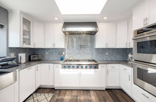 Gas Lamp Section House | Ocean View/Walking Distance to Beach/4-bedroom Home w/Hot Tub in Manhattan Beach