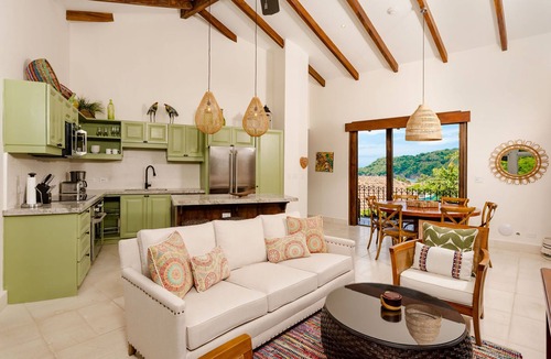 Las Catalinas Apartment | Ocean View with Balcony and Beach Club Access - 34 Plaza Carlota