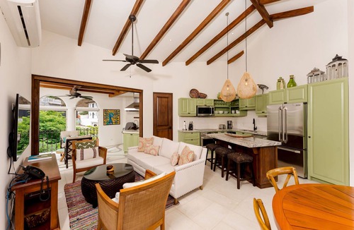 Las Catalinas Apartment | Ocean View with Balcony and Beach Club Access - 34 Plaza Carlota