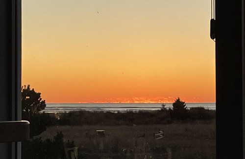 Grayland House | Ocean Views, Beach Path, Private + Pickleball + Nature Baths
