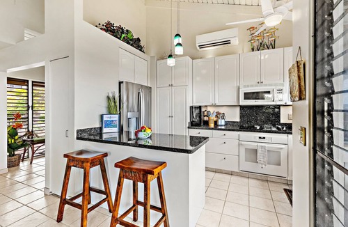 Wailea Condo | Ocean Views Beneath Soaring Ceilings