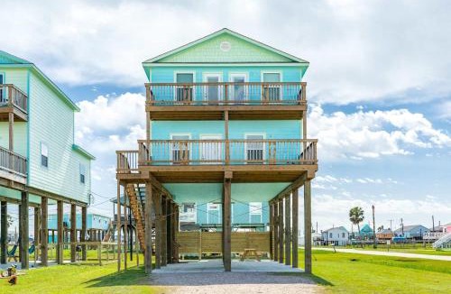 Surfside Beach House | Ocean Views Jetty Access & Family Fun
