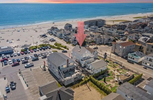 Hampton Apartment | Ocean Views Newly Renovated Private Balcony
