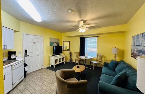 Smith's Memento Resort | Ocean Walk 2bed/2bath Lock Off. Daytona Beach, FL!