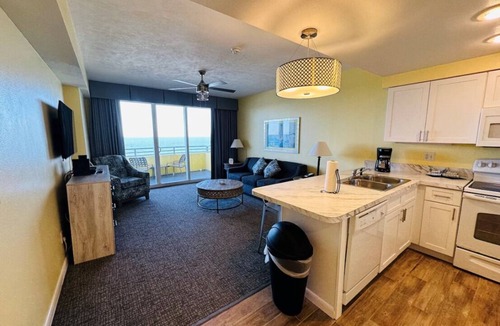 Smith's Memento Resort | Ocean Walk 2bed/2bath Lock Off. Daytona Beach, FL!