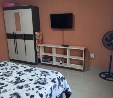 Hibberdene Apartment | Ocean Wave Chalets Unit 1