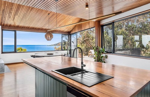 Lorne House | Ocean Winds Lorne - Spacious three-level coastal retreat