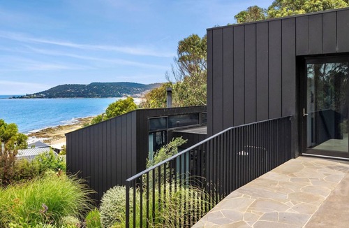 Lorne House | Ocean Winds Lorne - Spacious three-level coastal retreat