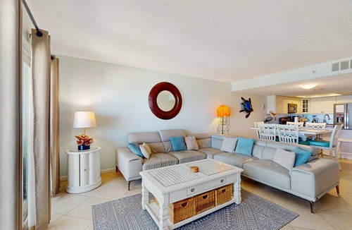 North Redington Beach Condo | Oceanfront condo with heated pool hot tub and grills