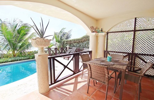 Green Garden Apartment | Oceanfront 1-bed Apt with Pool near Surfing - Rosalie #2