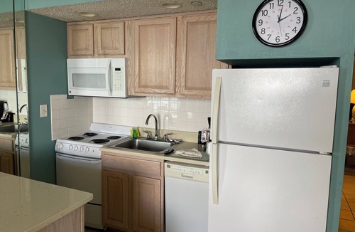 Northeast Virginia Beach Condo | Oceanfront 1-bedroom condo in Virginia Beach with Kitchen, Balcony, Pool, WiFi