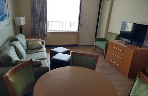 Northeast Virginia Beach Condo | Oceanfront 1-bedroom condo in Virginia Beach with Kitchen, Balcony, Pool, WiFi