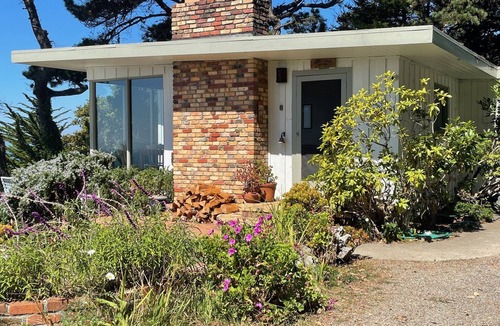 Gualala House | Oceanfront 1+ Bedroom Coastal Retreat with hot tub