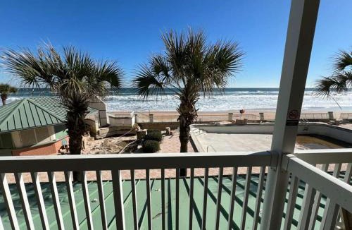 Ortona Park House | Oceanfront 1BR Condo Daytona Resort Pool Access
