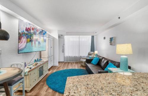 Ortona Park House | Oceanfront 1BR Condo Daytona Resort Pool Access