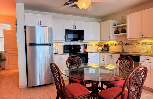 The Bight Condo | Oceanfront 2 b/r - Coral Gardens, Grace Bay Beach!