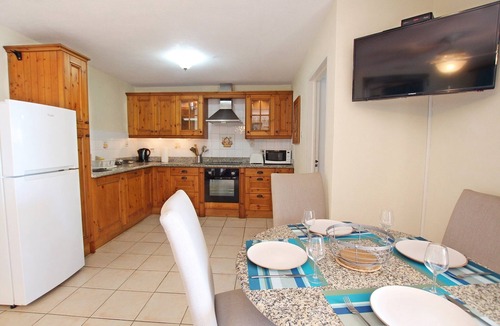 Green Garden Apartment | Oceanfront 2-bed Apt with Pool near Surfing - Rosalie #2