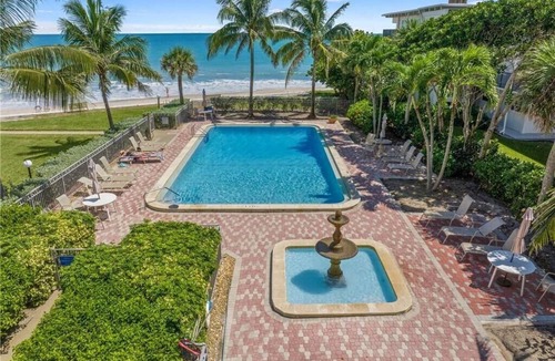 Central Beach Condo | Oceanfront 2-bedroom in LOVELY Vero Beach Swim,walk,surf,bike from your door!