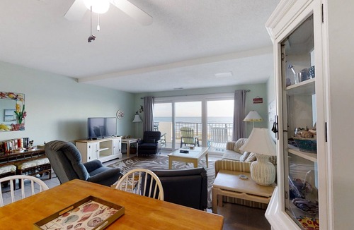 Pine Knoll Shores Condo | Oceanfront, 2nd-Floor Condo with Great Ocean View, Balcony, WiFi & Shared Pool