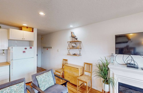 Neskowin House | Oceanfront 2nd floor condo with ocean views balcony and seasonal beach access