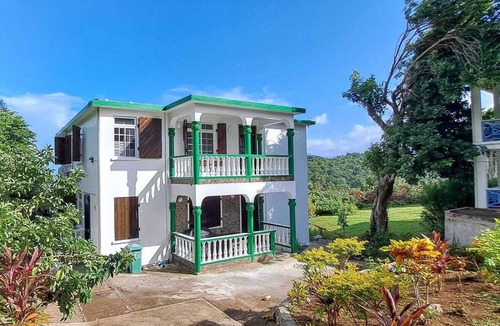 Calibishie Villa | Oceanfront 3-bedroom villa with spectacular view!