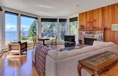 East Sooke House | Oceanfront 3 Bedroom home with Stunning Views