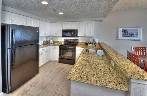 Brush - Stewarts Condo | Oceanfront 3BD-2BA, Sleeps 10 - walk to Main Street