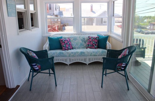 Salisbury House | ⚓️Oceanfront 3BR | Beach Access + Ocean Views⚓️