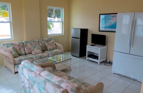 Marathon House | Oceanfront 4 bedroom, 3 Bath House, Private Pool and Deep Water Concrete Dock!