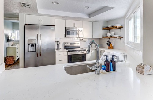 Redington Beach Condo | OCEANFRONT 4b/3ba St. Pete/Clearwater Beach. Heated Pool. Patio. Paddleboards