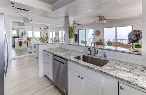 Madeira Beach Villa | OCEANFRONT 5⭐3BR/2BA/6BED Heated Pool 180 View Patio Beach Gear