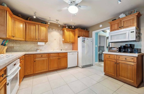 Old Man Bay House | Oceanfront 5 Bedroom Pool Home - Blue Vista Villa