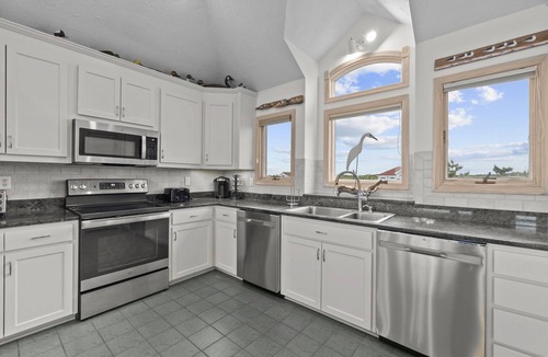 Pine Island House | Oceanfront 6BR with private pool & hot tub
