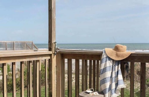Folly Beach House | Oceanfront 7-bed home with grass backyard & grill