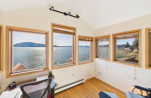 Juneau Villa | Oceanfront | 7BR w/Firepit, King Beds & Whales