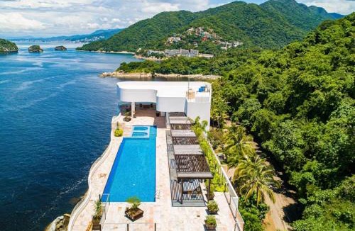 Mismaloya House | Oceanfront, 8th-floor condo with pool, pool spa & large balcony
