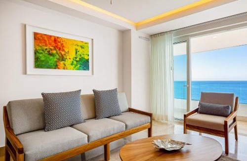 Mismaloya House | Oceanfront, 8th-floor condo with pool, pool spa & large balcony