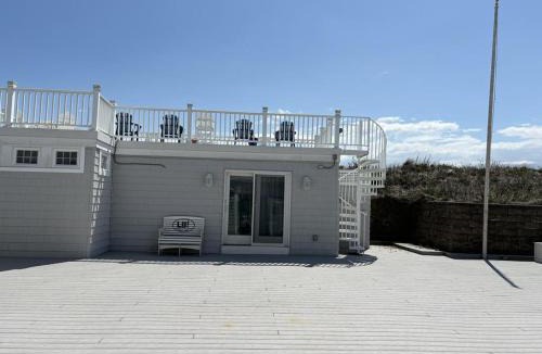 Ship Bottom House | Oceanfront Adorable Cottage! Perfect For A Couple Or Small Family Of 4!