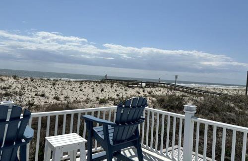 Ship Bottom House | Oceanfront Adorable Cottage! Perfect For A Couple Or Small Family Of 4!