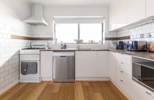 Semaphore Park Apartment | Oceanfront Apartment with Balcony & Free WiFi